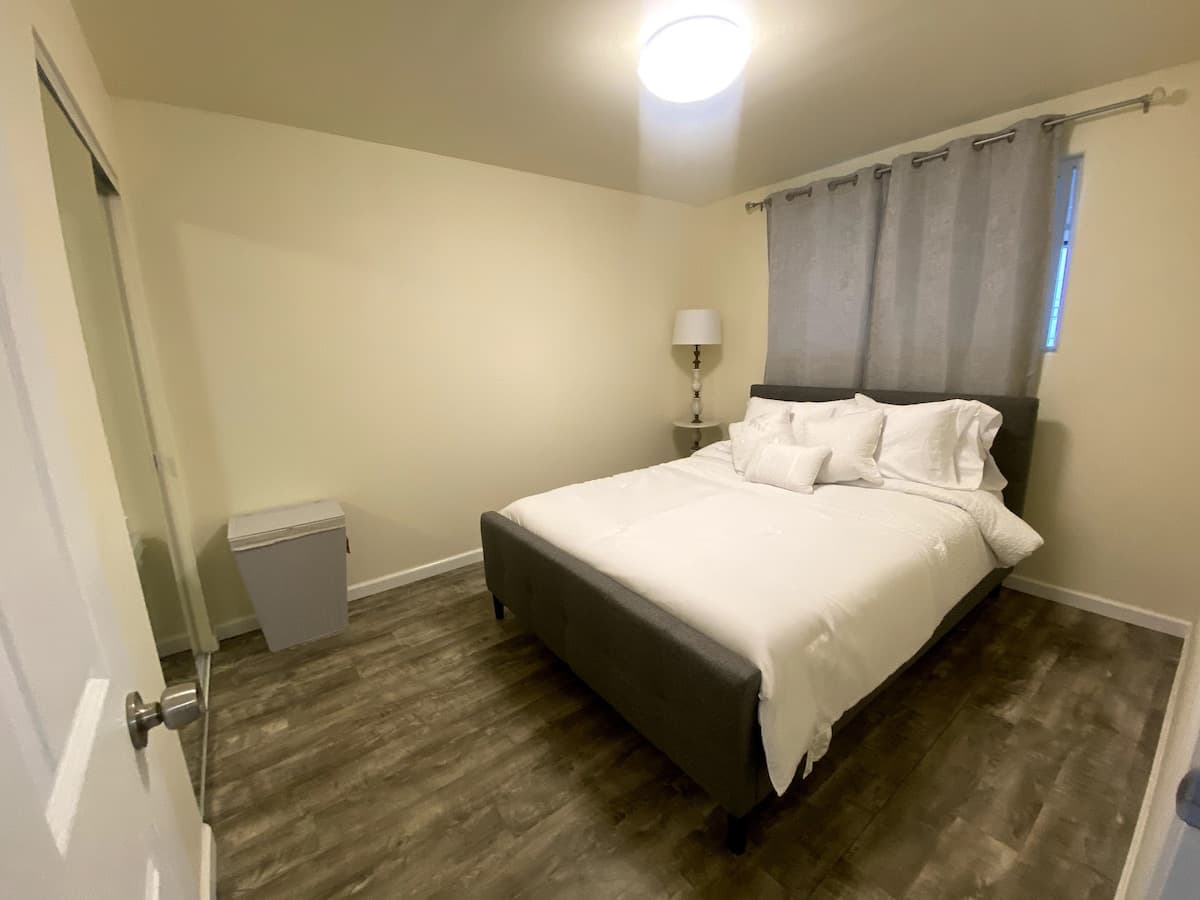 Cozy lovely 1BR w/full size kitchen & free Parking - Photo 2