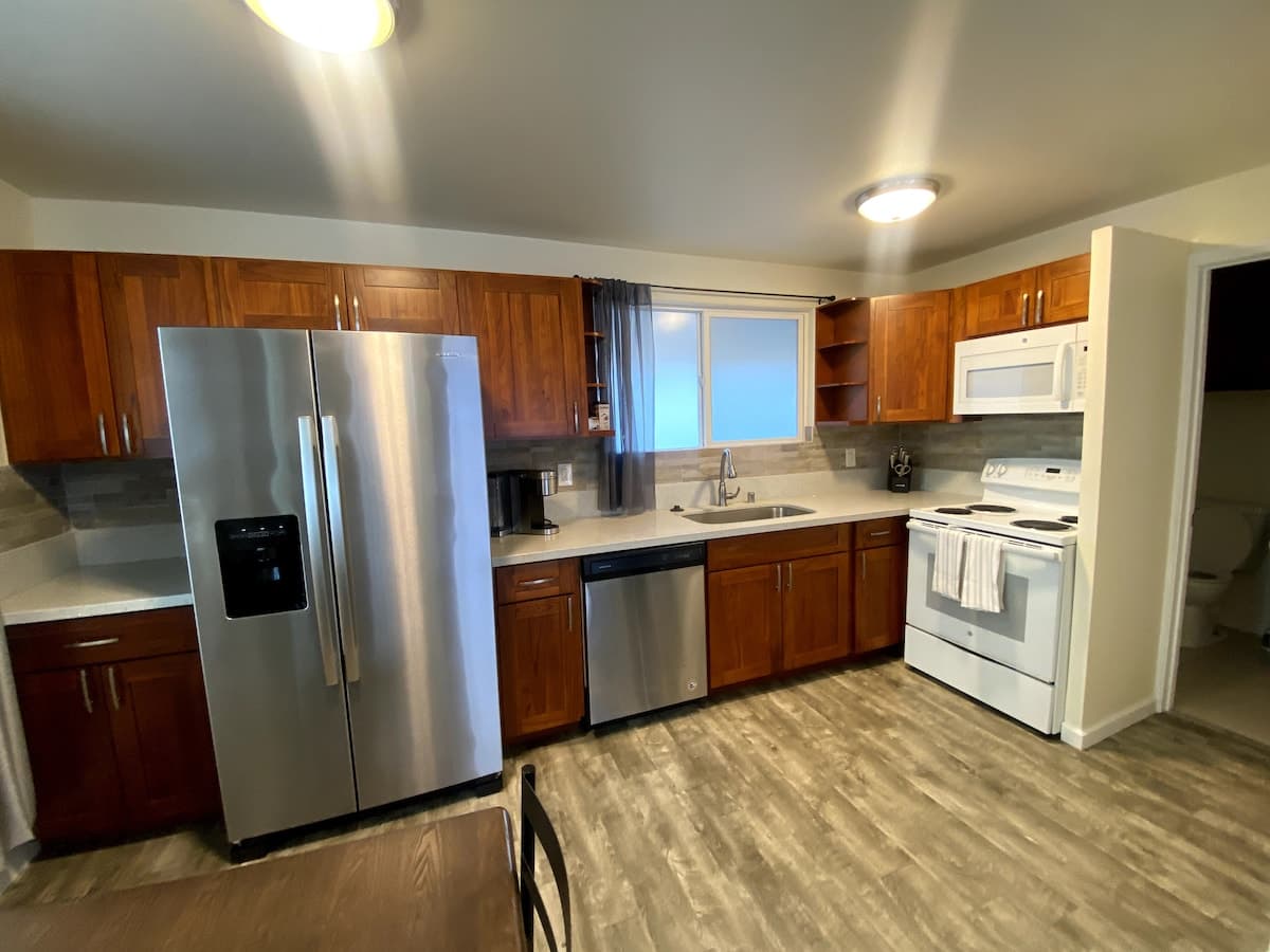 Cozy lovely 1BR w/full size kitchen & free Parking - Photo 1