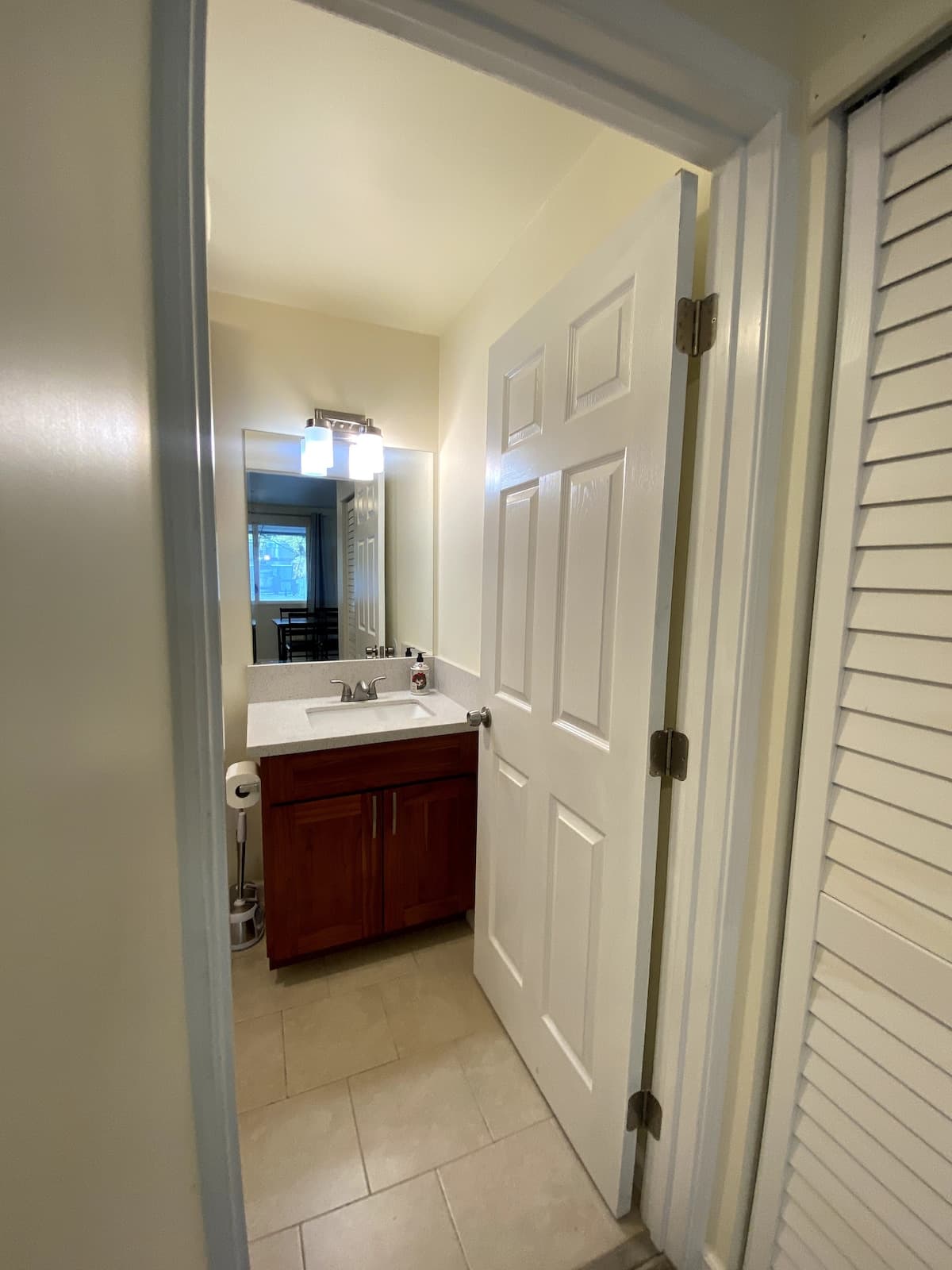 Cozy lovely 1BR w/full size kitchen & free Parking - Photo 4