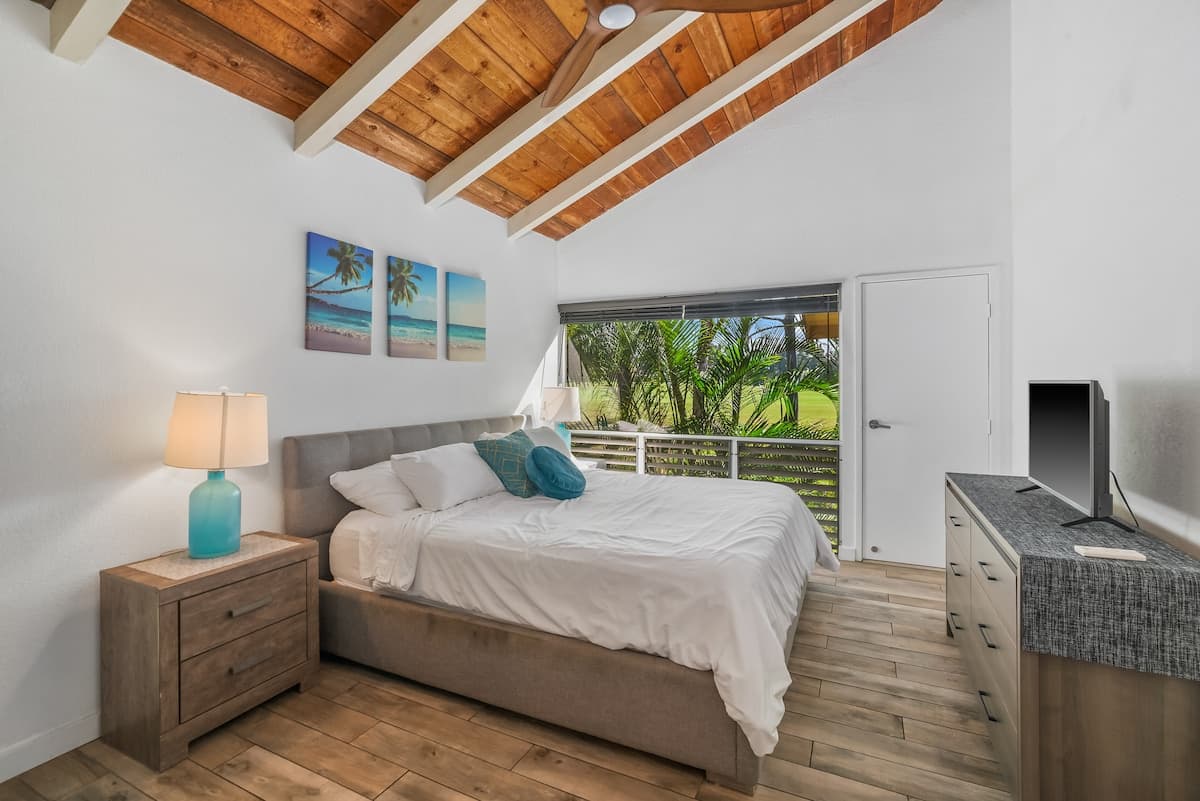 Bright & Airy Home: Waterfall View, Pool & AC - Photo 5