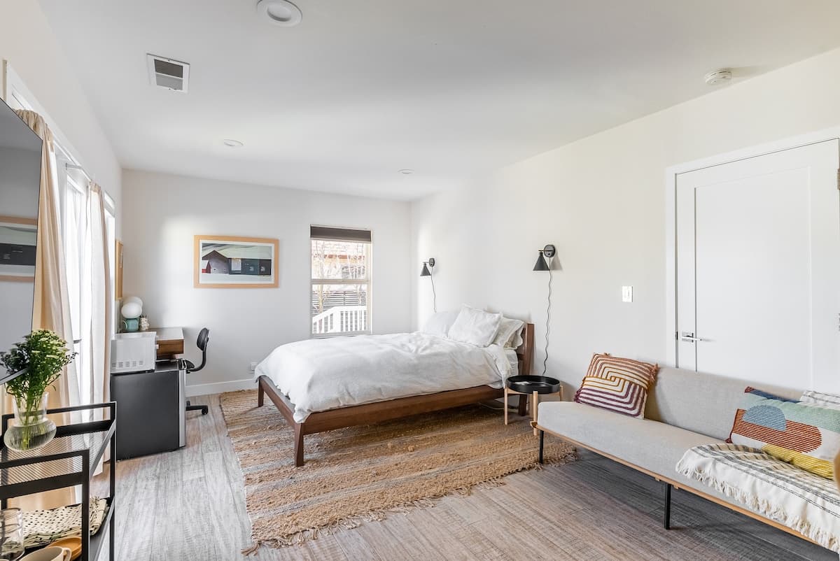 Farmhouse Suite | Walk to Stanford & Downtown - Photo 1