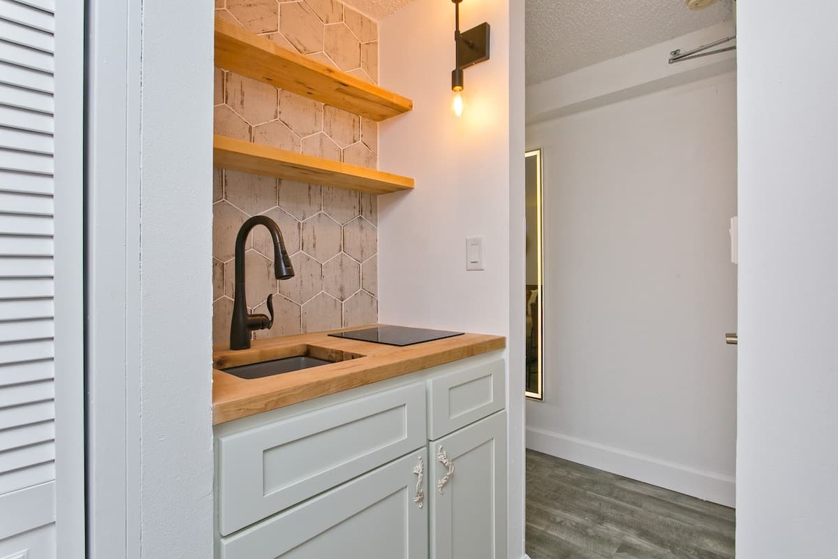 Boho Chic-1/2 Block To Beach - Photo 4