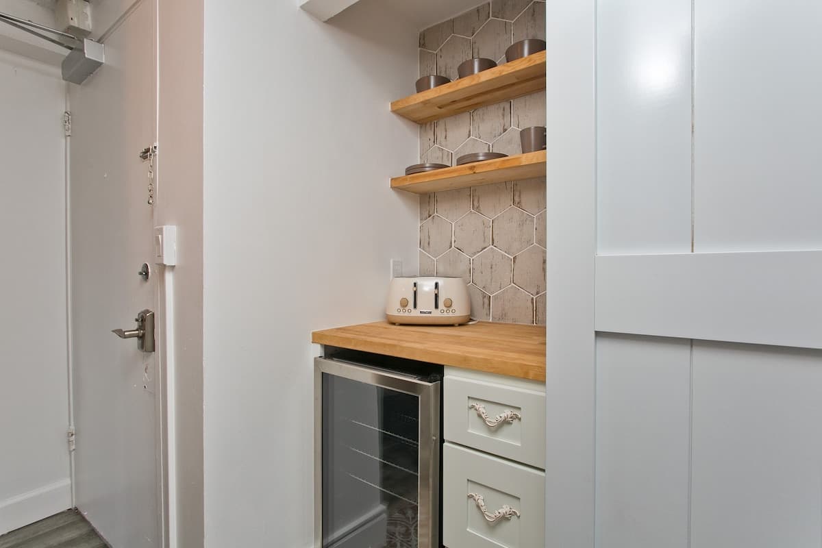 Boho Chic-1/2 Block To Beach - Photo 3