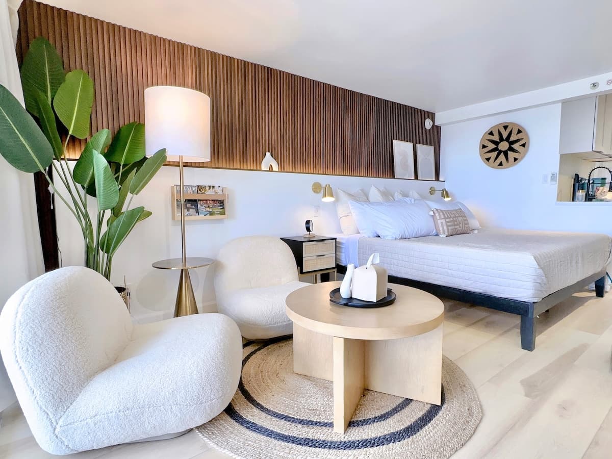 39FL-Modern in Waikiki-Upgraded King Studio - Photo 1