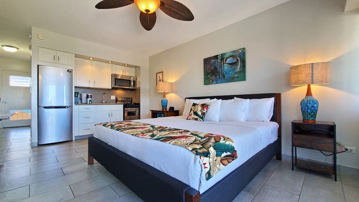 Waikiki Shore 1305 - Beachfront - Photo 1