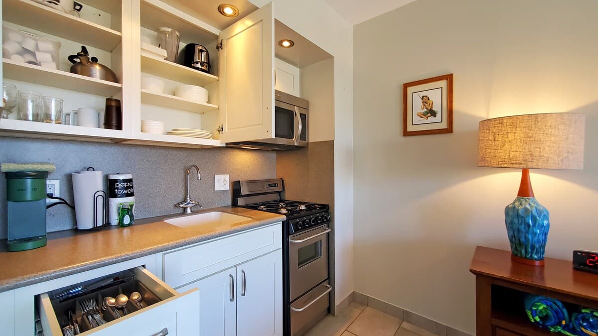 Waikiki Shore 1305 - Beachfront - Photo 5