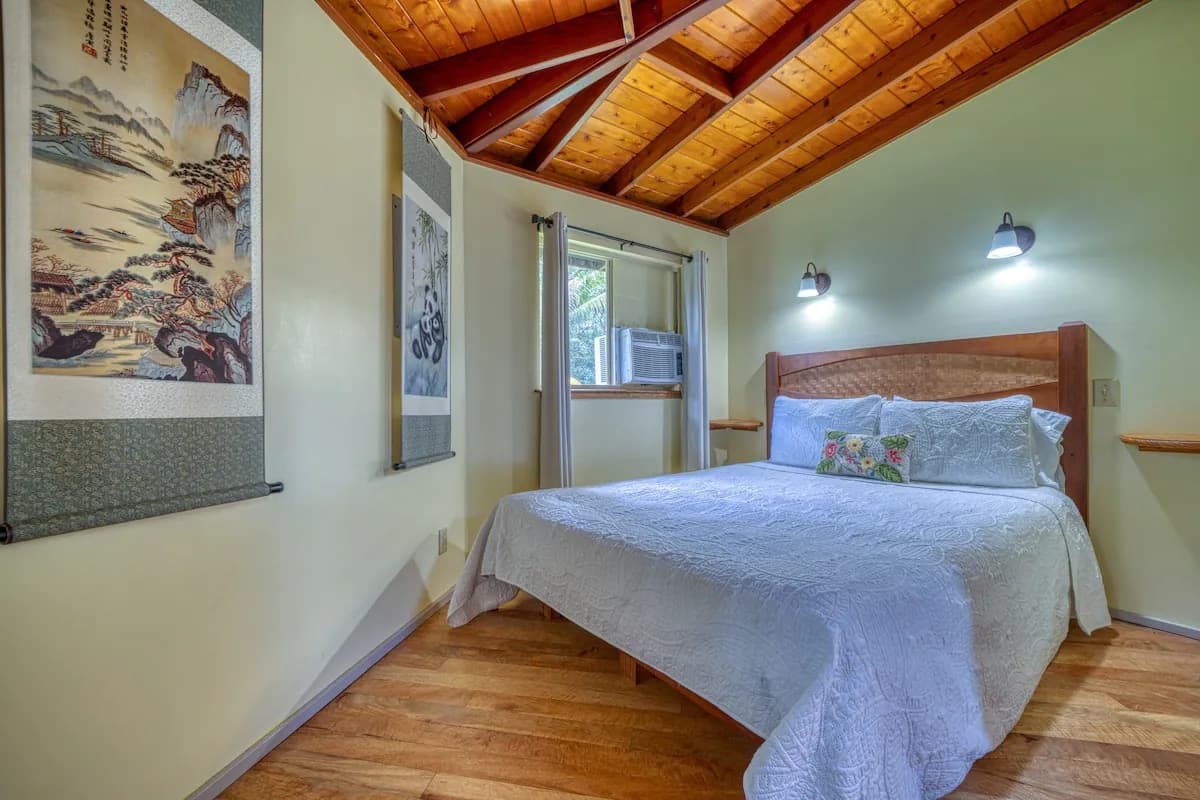Home in Keaau · ★4.77 · 2 bedrooms · 2 beds · 2 private baths - Photo 2