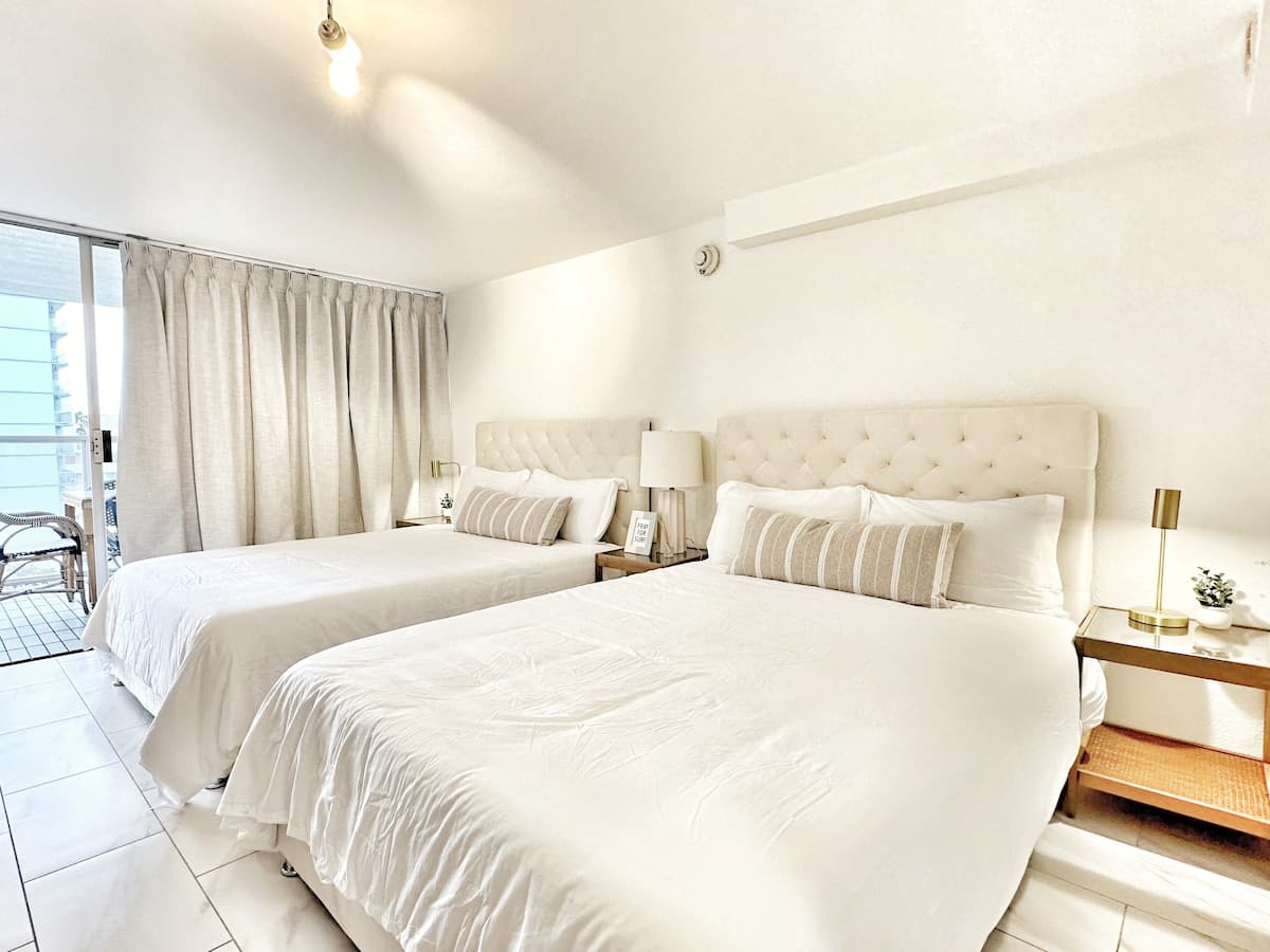 Boutique Studio w/City & Canal Views in Waikiki! - Photo 4
