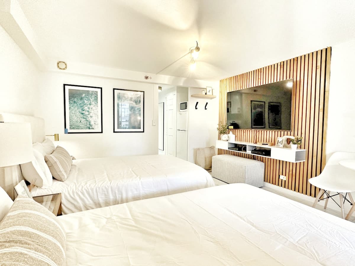 Boutique Studio w/City & Canal Views in Waikiki! - Photo 1