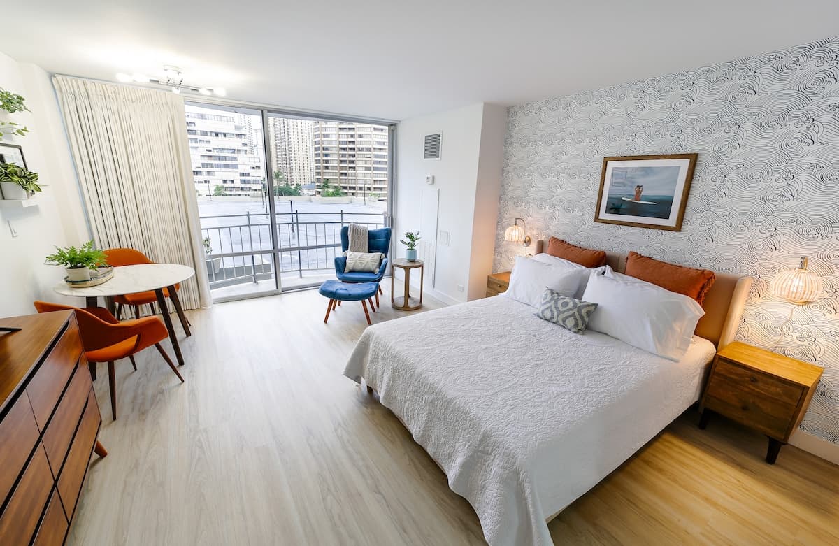 0989 –Ilikai Marina Studio-Mountain View by Beach - Photo 1