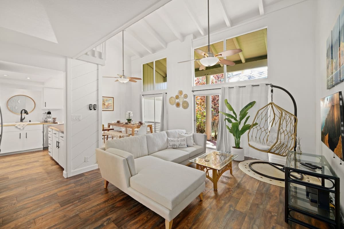 Townhouse in Princeville · ★4.98 · 2 bedrooms · 2 beds · 2 baths - Photo 4