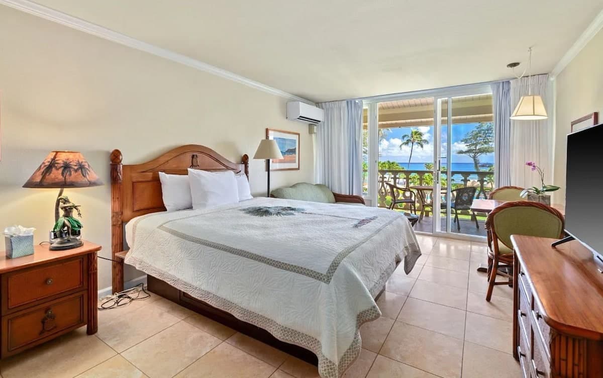 Beautiful OCEAN VIEW with free Parking & Top Floor - Photo 2
