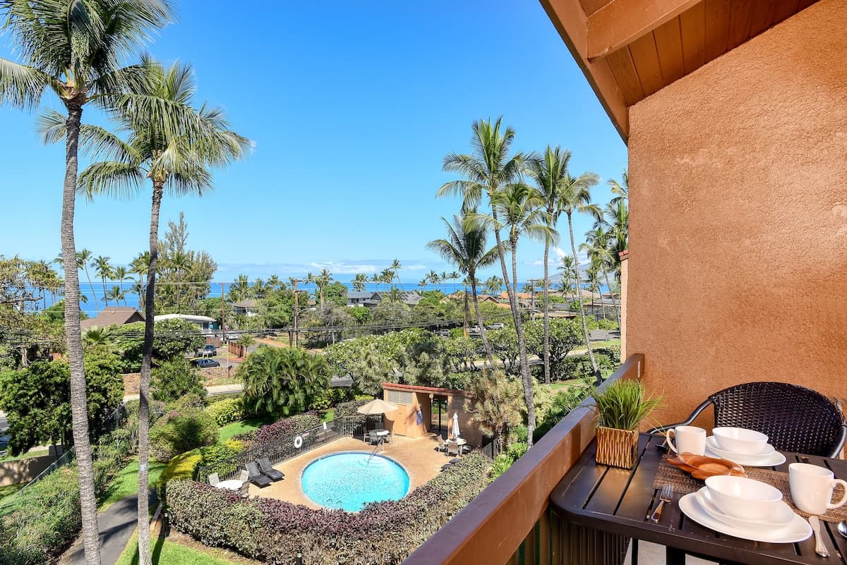 Condo in Kihei · ★4.8 · 2 bedrooms · 4 beds · 2 baths - Photo 2