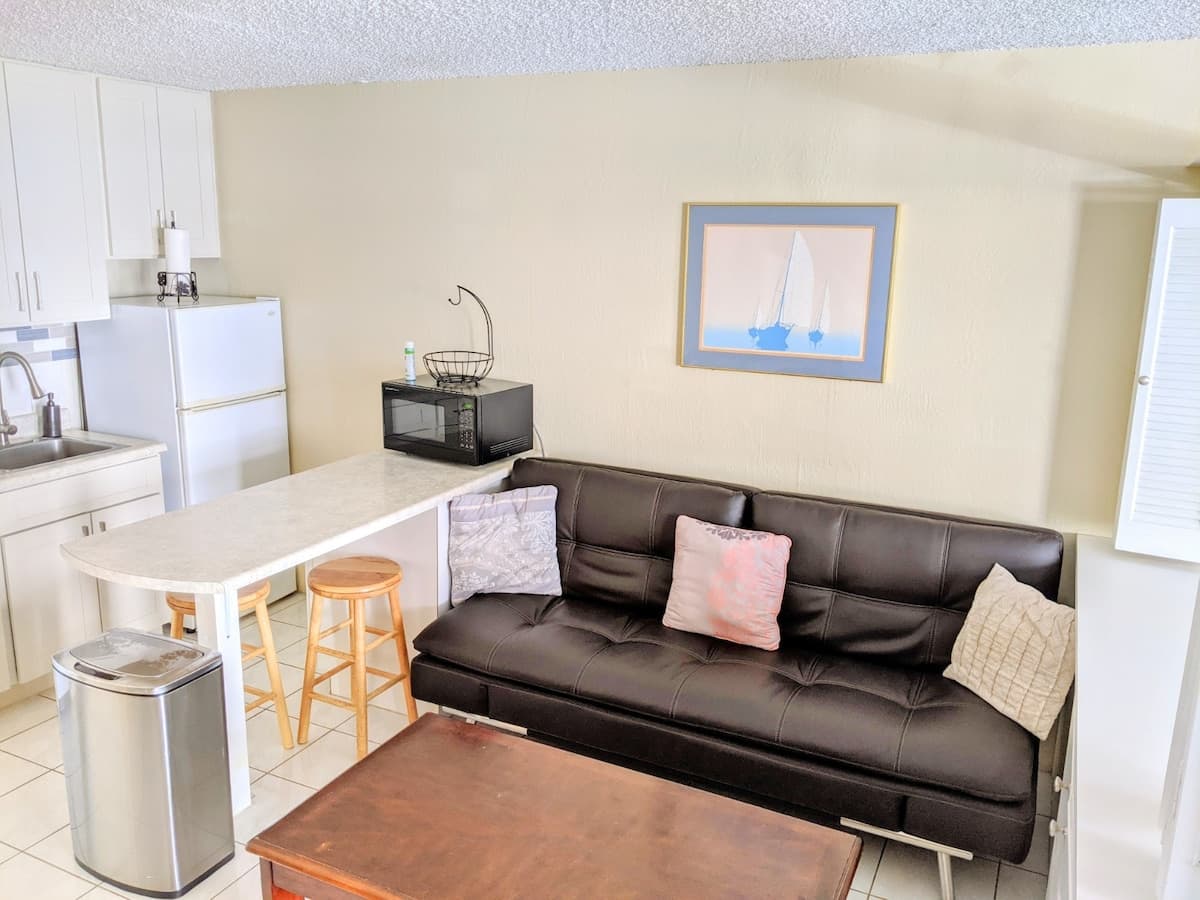 Waikiki Beach Condo with Free Parking - Photo 2