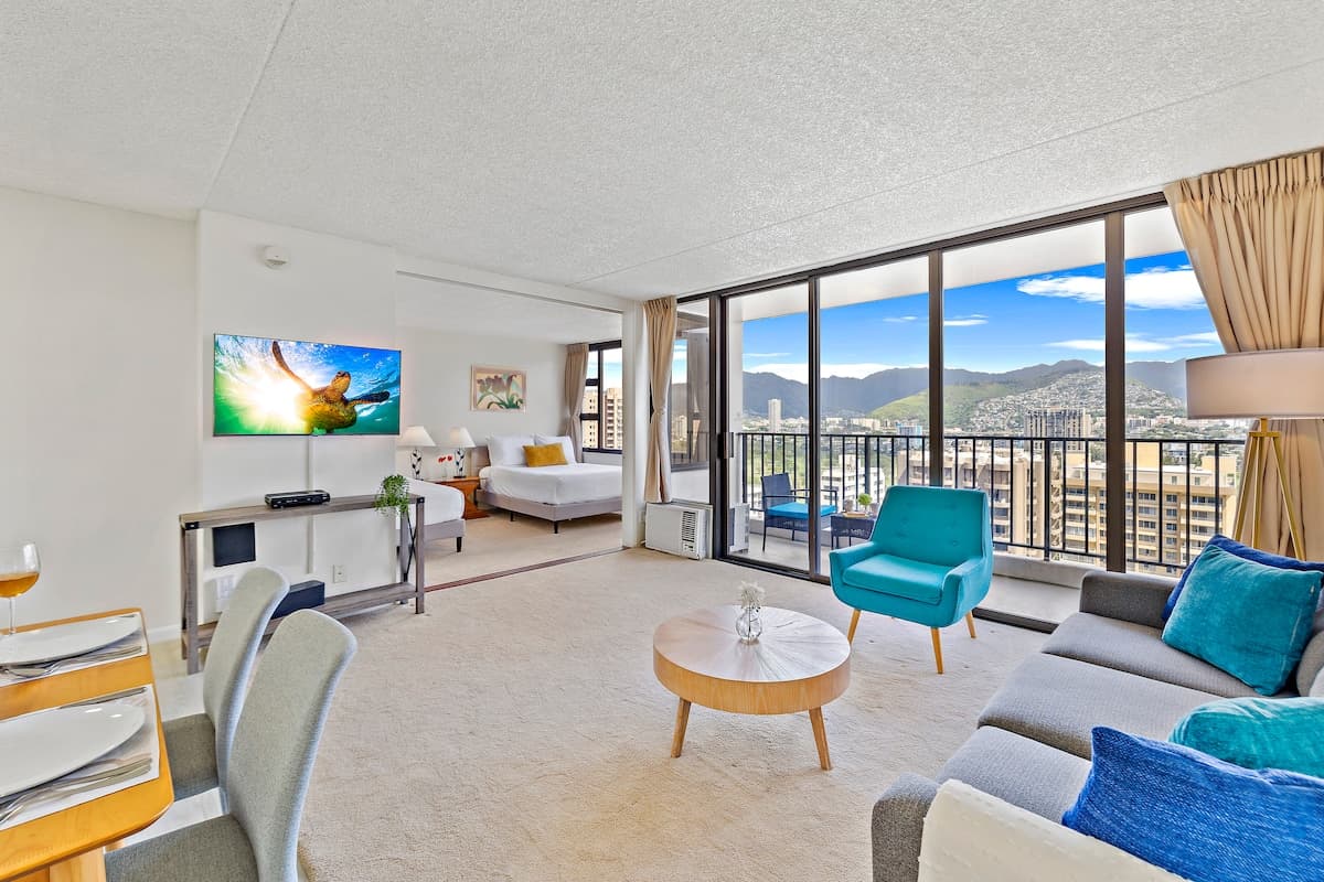 Condo in Honolulu · ★4.79 · 1 bedroom · 3 beds · 1 private bath - Photo 1