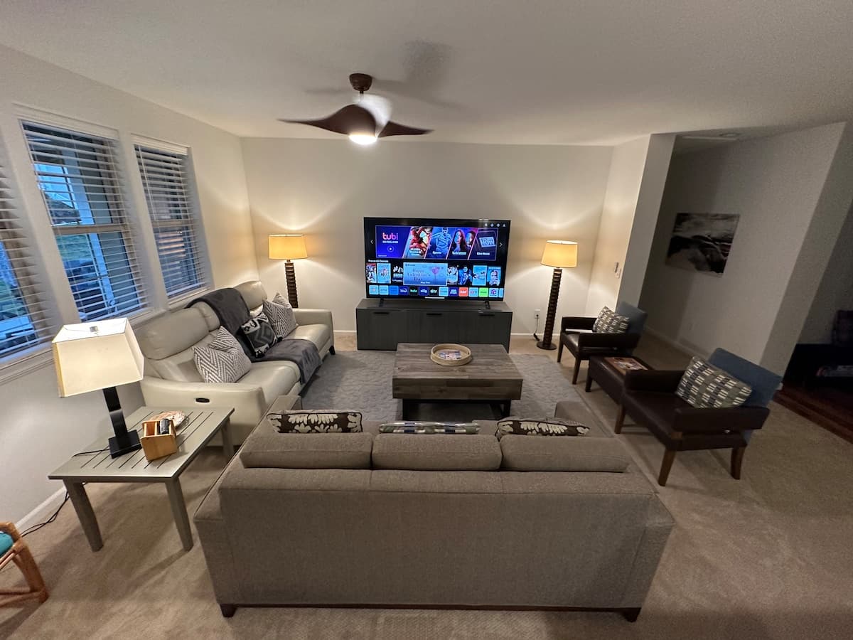 Home in Waianae · ★4.99 · 3 bedrooms · 6 beds · 2 private baths - Photo 2