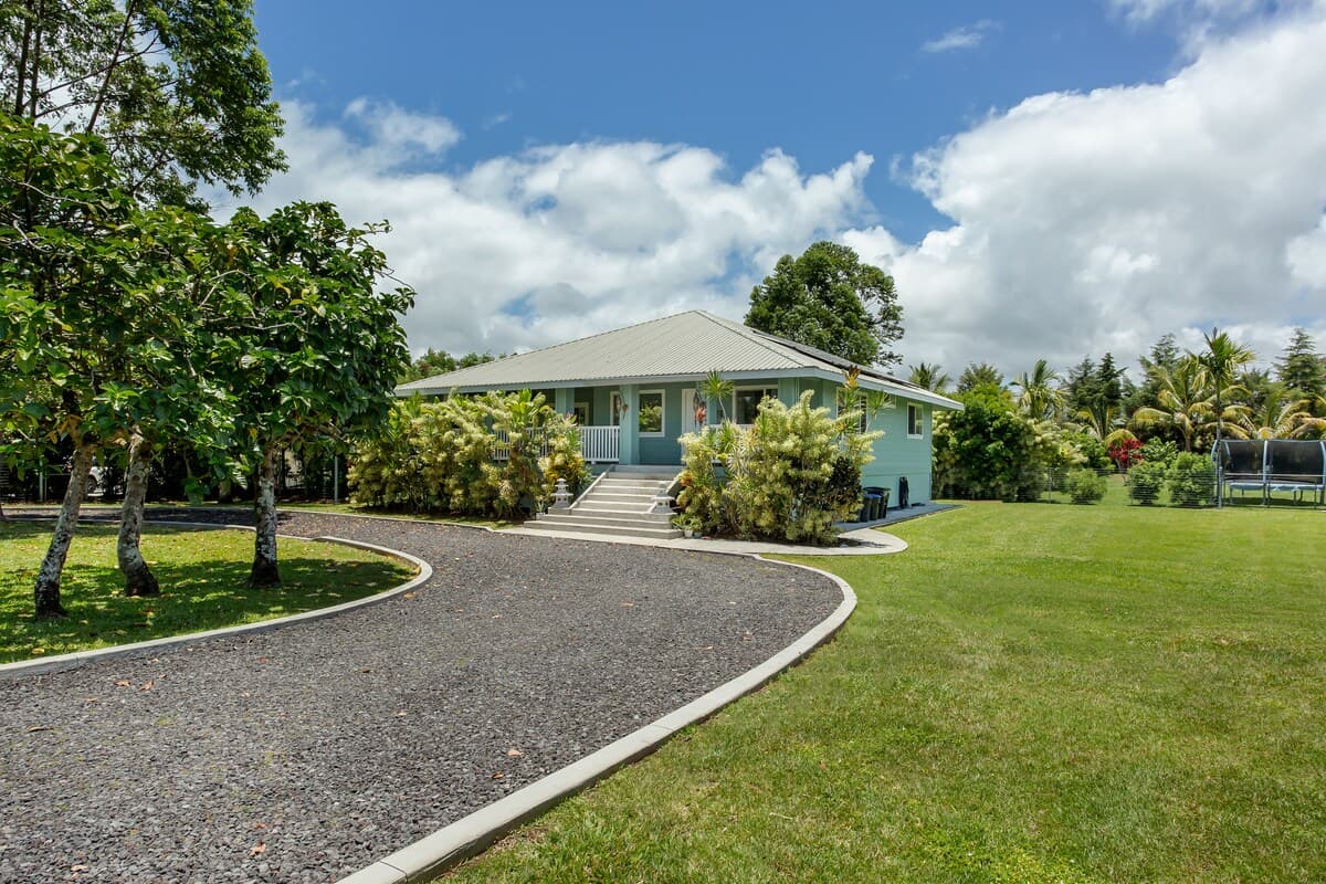 Home in Keaau · ★4.94 · 3 bedrooms · 5 beds · 2 private baths - Photo 3