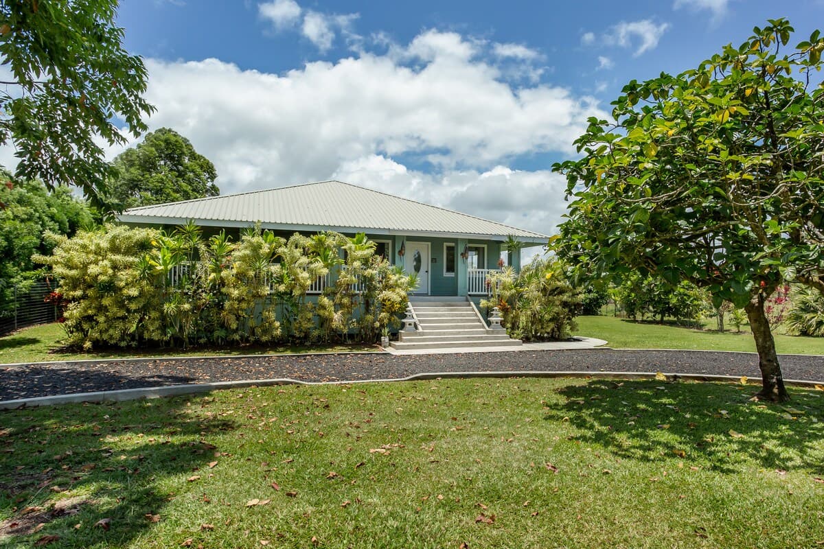 Home in Keaau · ★4.94 · 3 bedrooms · 5 beds · 2 private baths - Photo 5