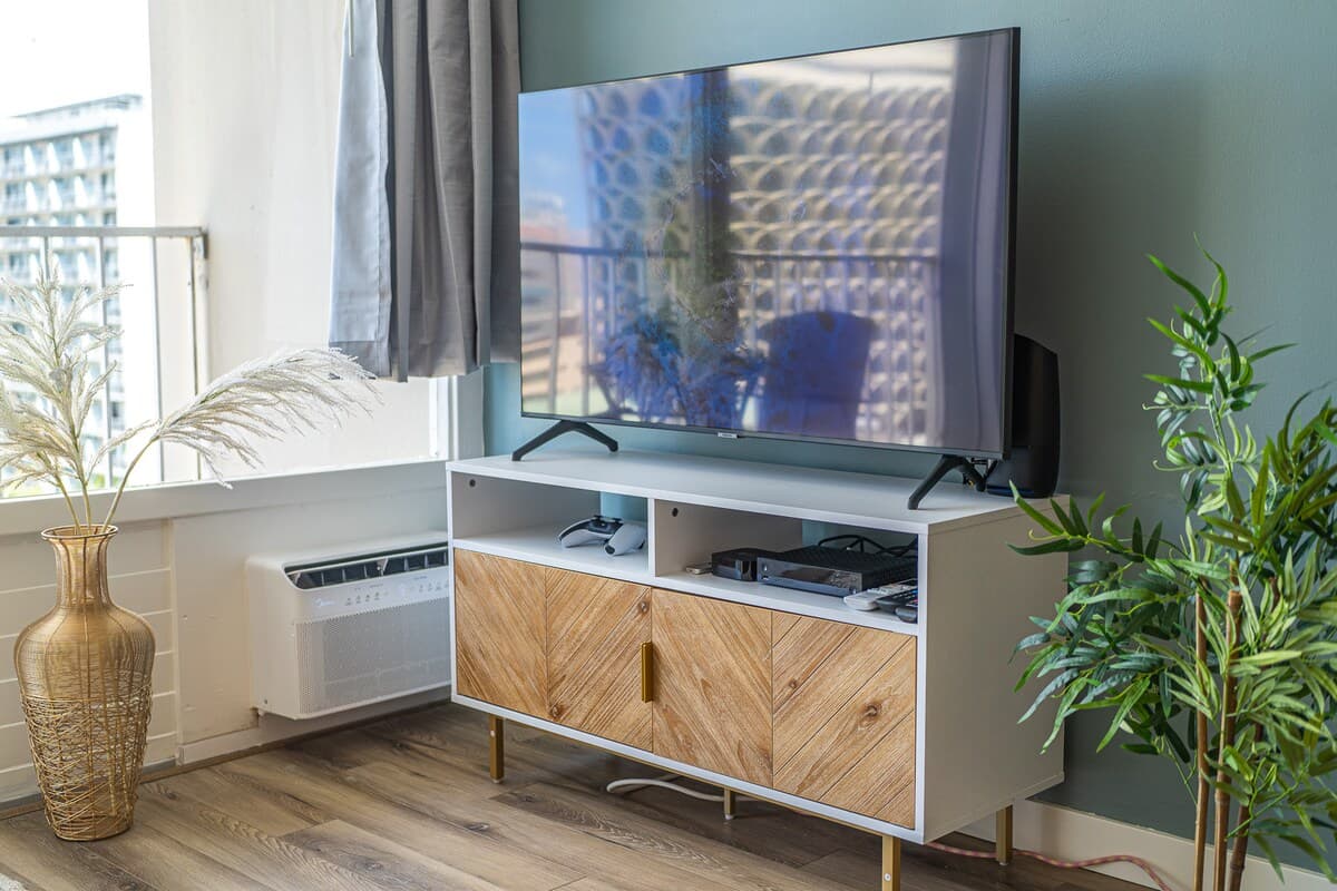 Condo in Honolulu · ★4.98 · 1 bedroom · 2 beds · 1 private bath - Photo 5