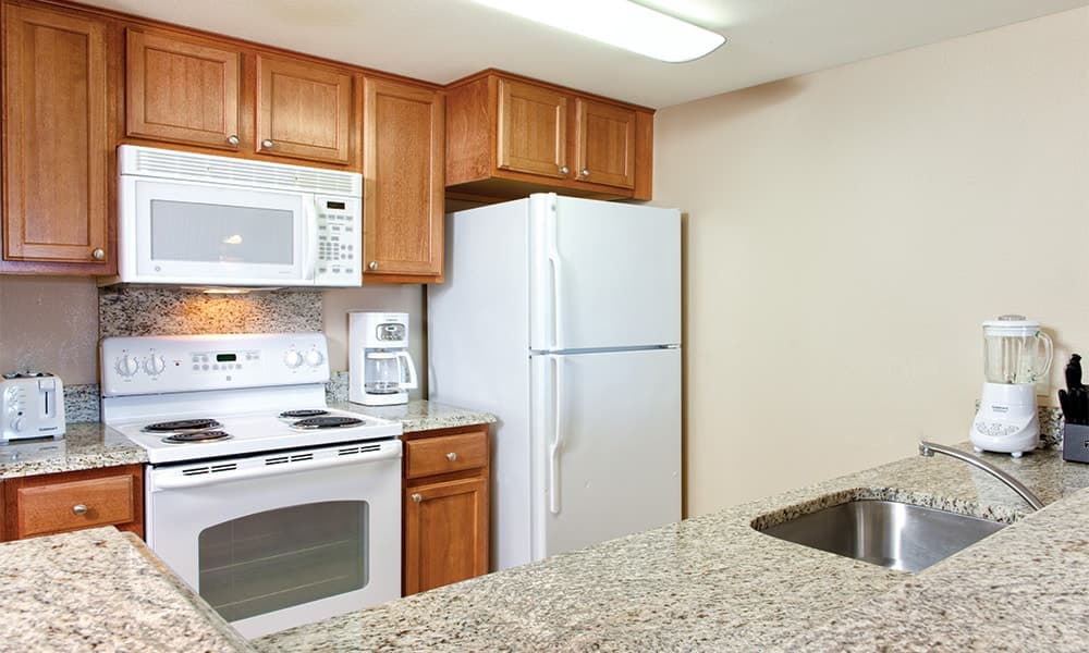 Hotel in Honolulu · ★4.8 · 2 bedrooms · 4 beds · 2 private baths - Photo 4