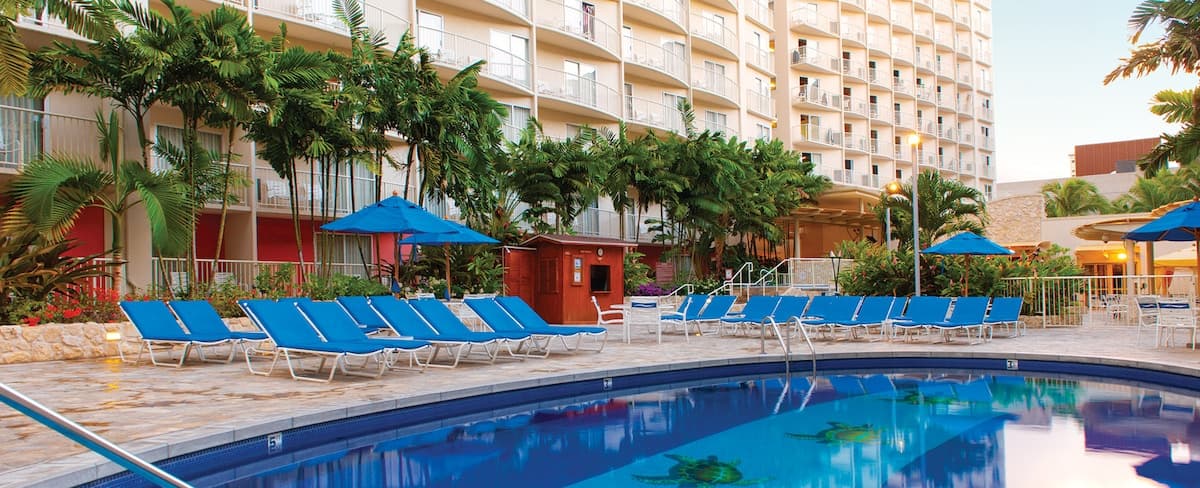 Hotel in Honolulu · ★4.8 · 2 bedrooms · 4 beds · 2 private baths - Photo 1