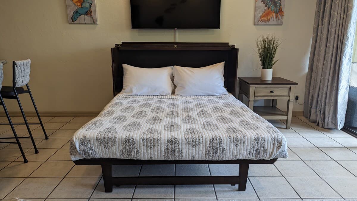Centrally Located Downtown Kona Condo - Photo 4