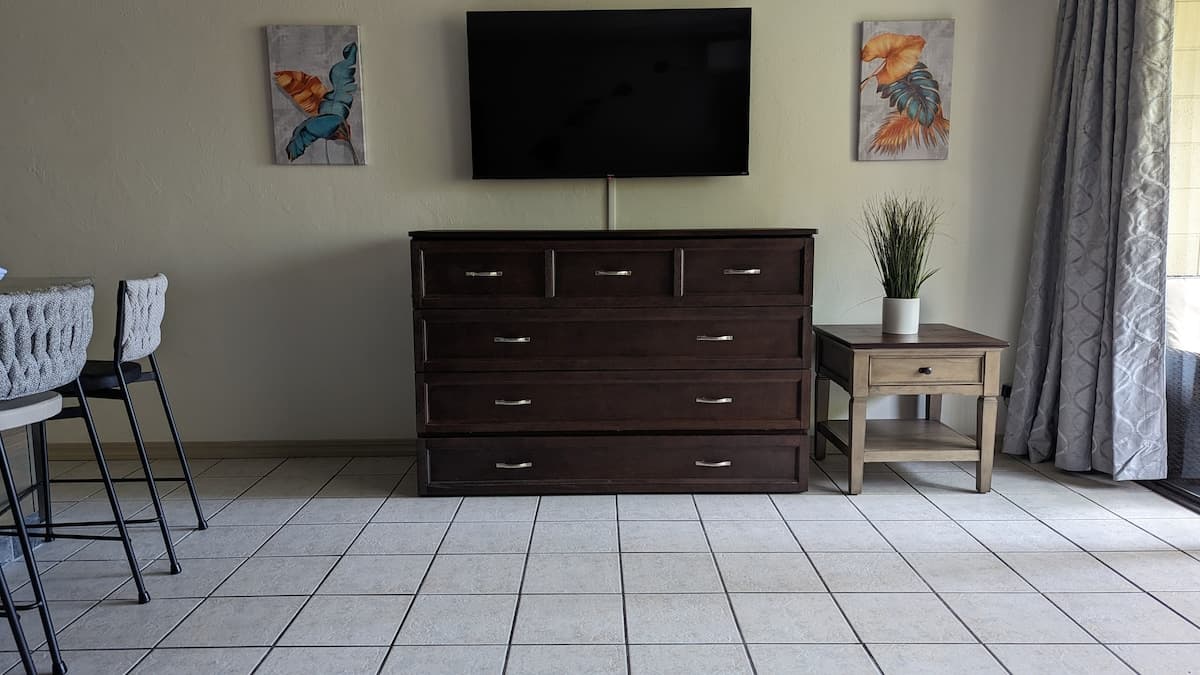 Centrally Located Downtown Kona Condo - Photo 3