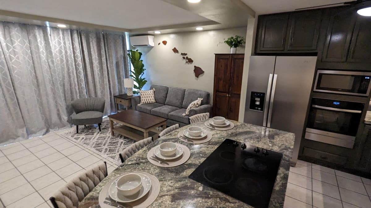 Centrally Located Downtown Kona Condo - Photo 2