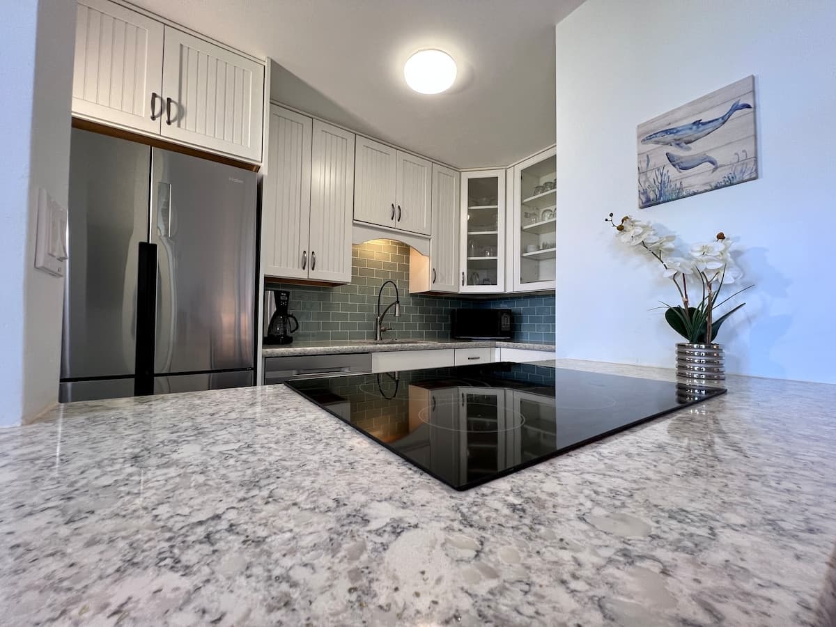 Condo in Kihei · ★4.94 · 1 bedroom · 2 beds · 1 private bath - Photo 5