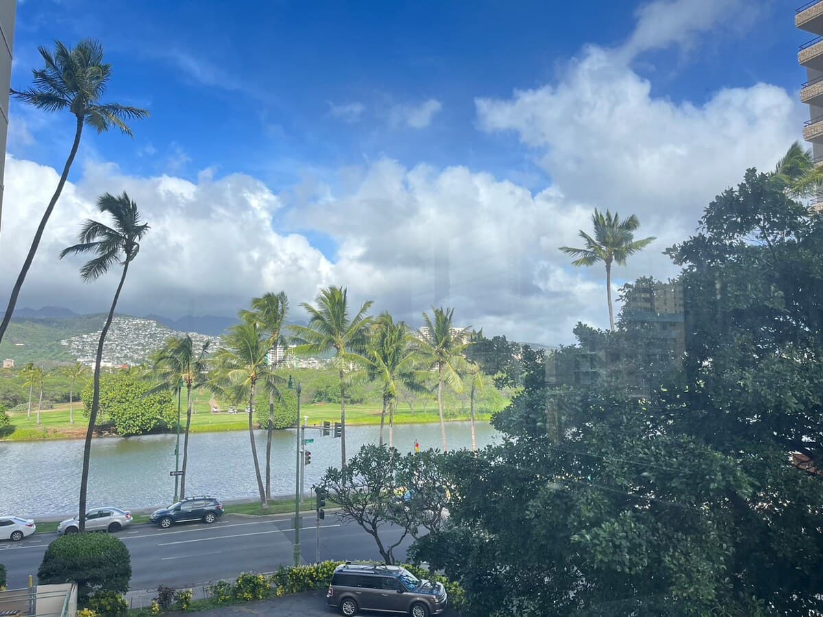 Condo in Honolulu · ★4.73 · Studio · 1 bed · 1 shared bath - Photo 5