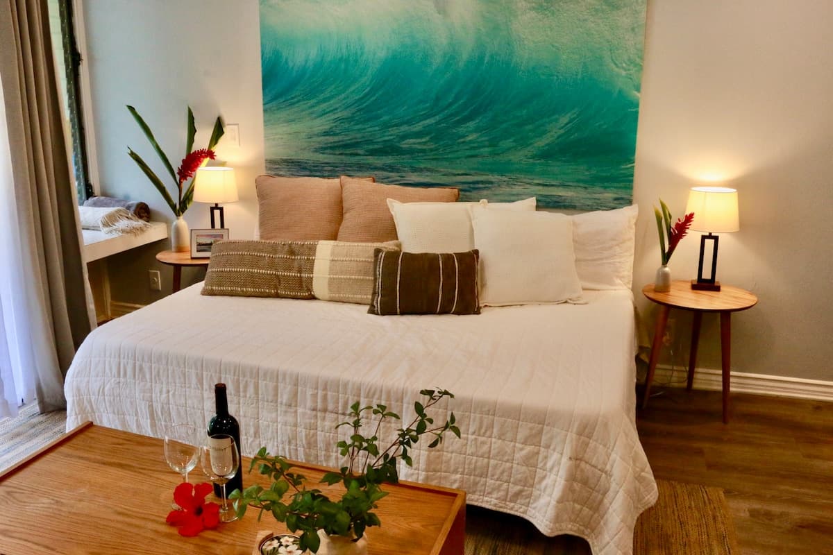 Turtle Bay Bungalow- Parking, AC & Walk to Beach - Photo 4
