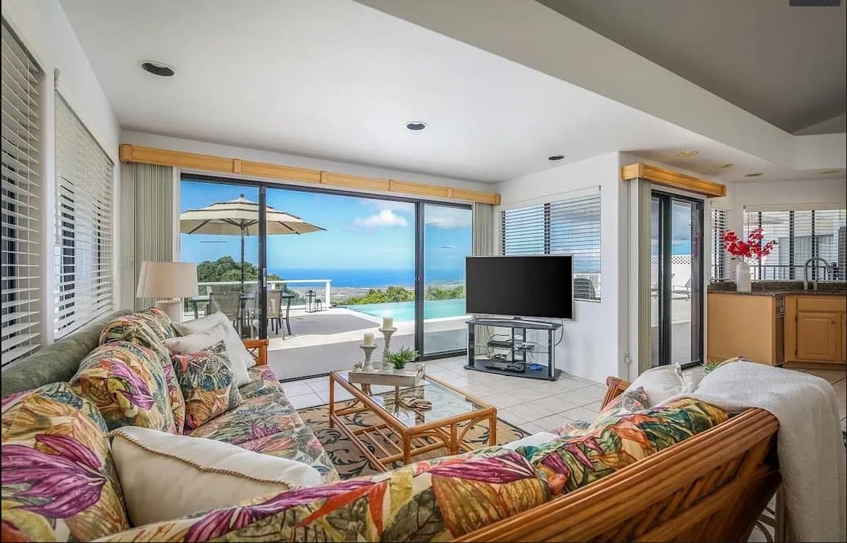 Home in Holualoa · ★4.84 · 2 bedrooms · 5 beds · 2 private baths - Photo 5