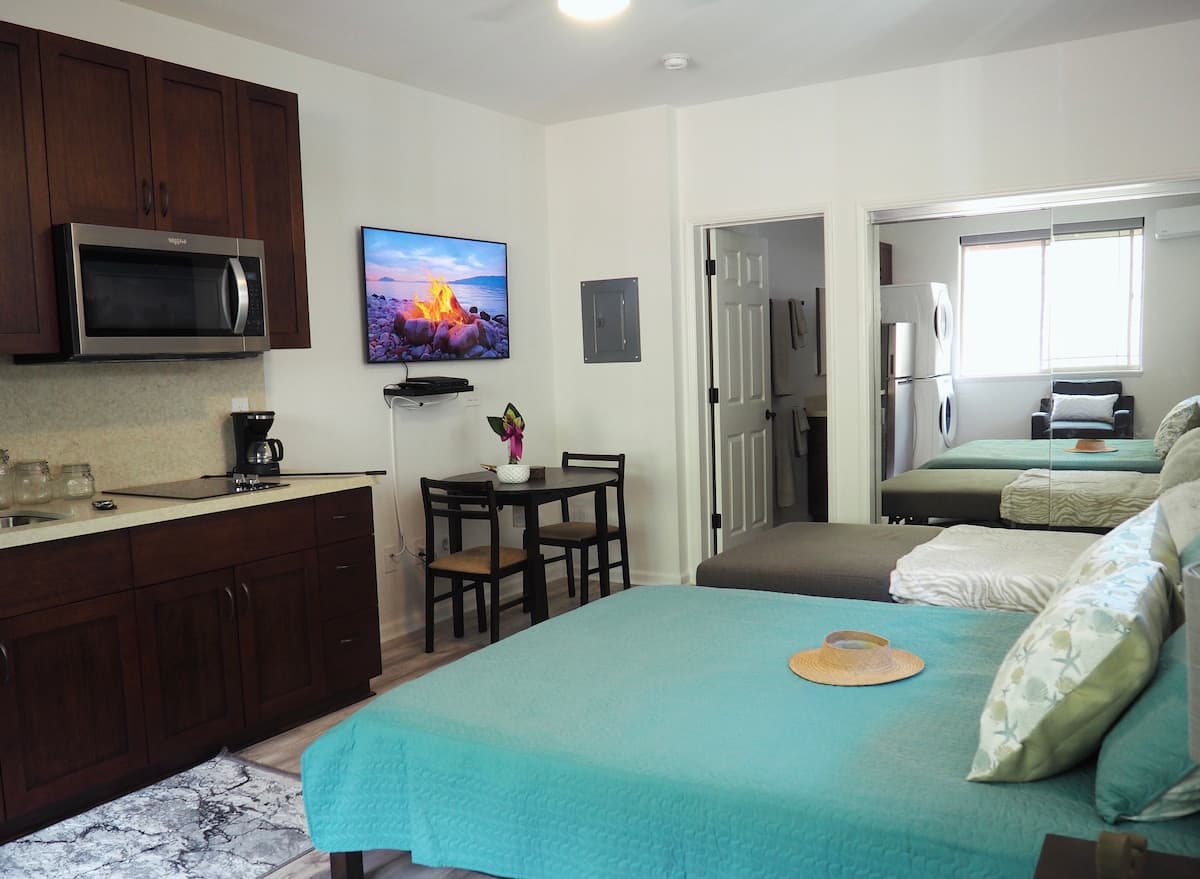 Guesthouse in Waianae · ★5.0 · Studio · 2 beds · 1 private bath - Photo 1