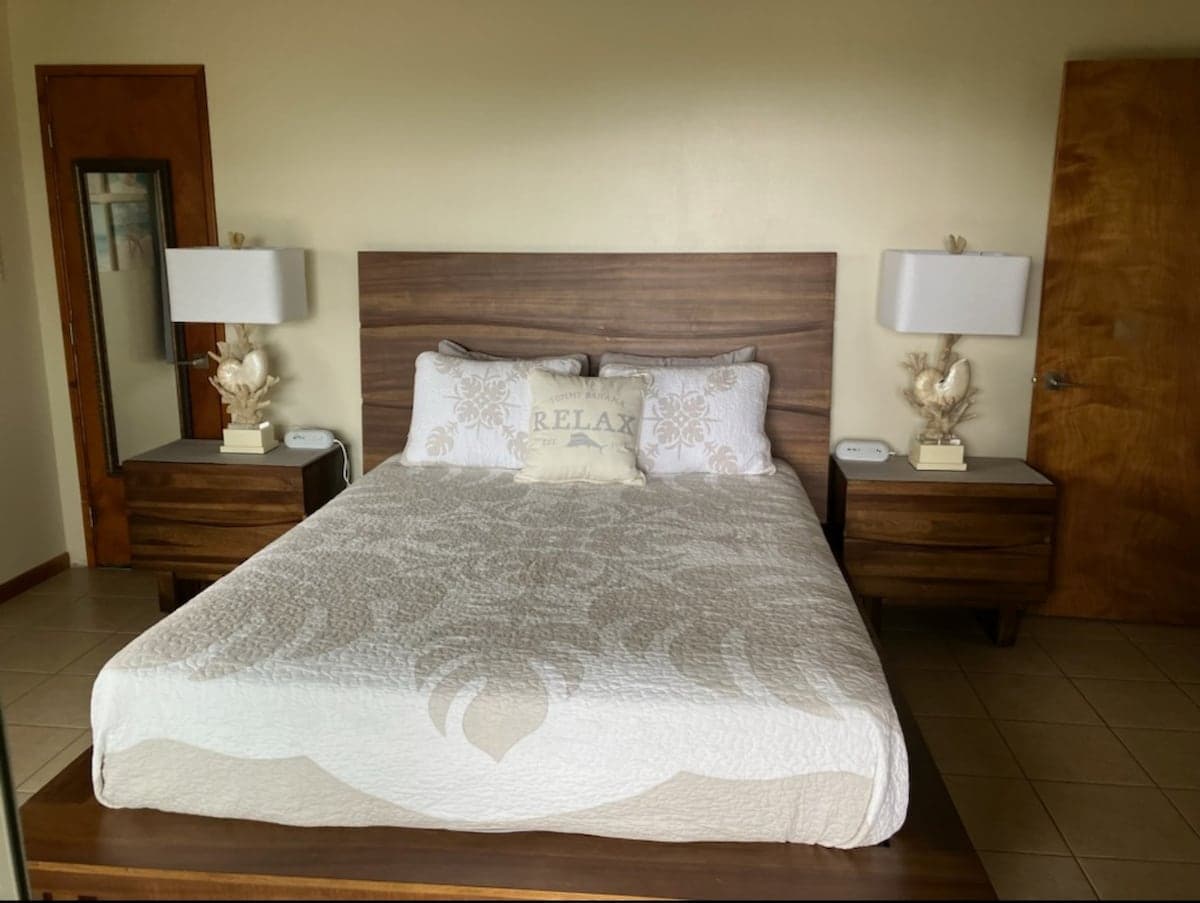 Home in Naalehu · ★4.97 · 1 bedroom · 3 beds · 1 bath - Photo 2