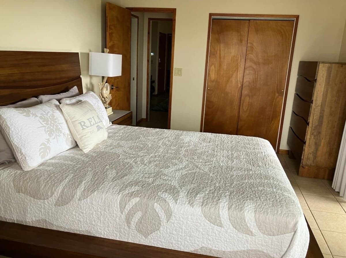 Home in Naalehu · ★4.97 · 1 bedroom · 3 beds · 1 bath - Photo 3