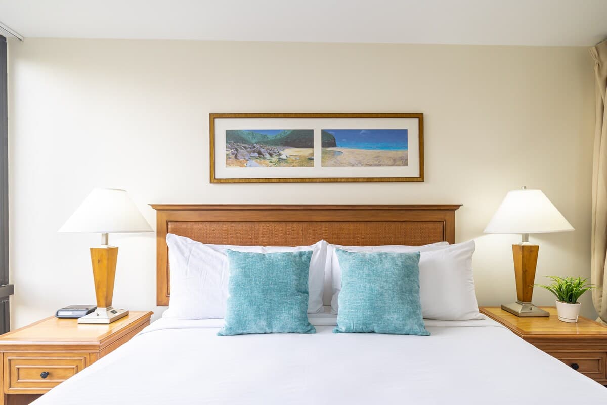 Condo in Honolulu · ★4.71 · 2 bedrooms · 3 beds · 1 private bath - Photo 5