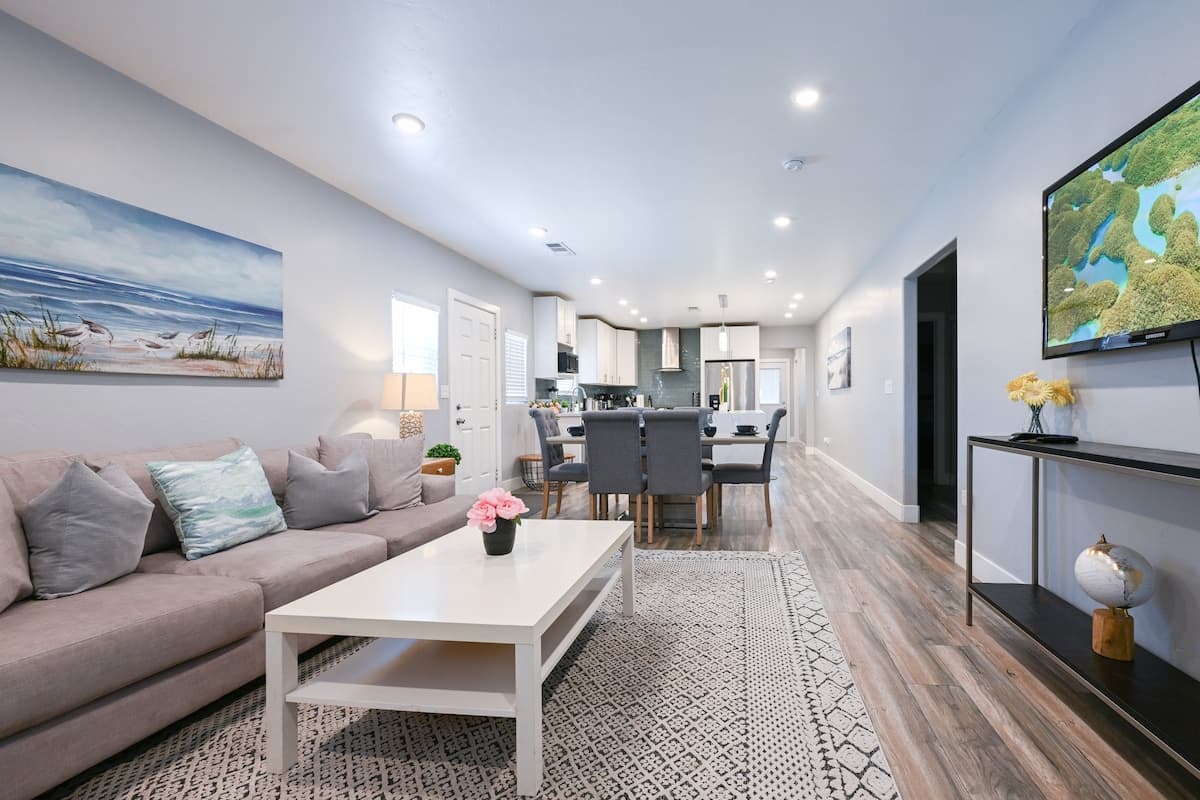 Stylish remodeled home near SAP, downtown SJ - Photo 1