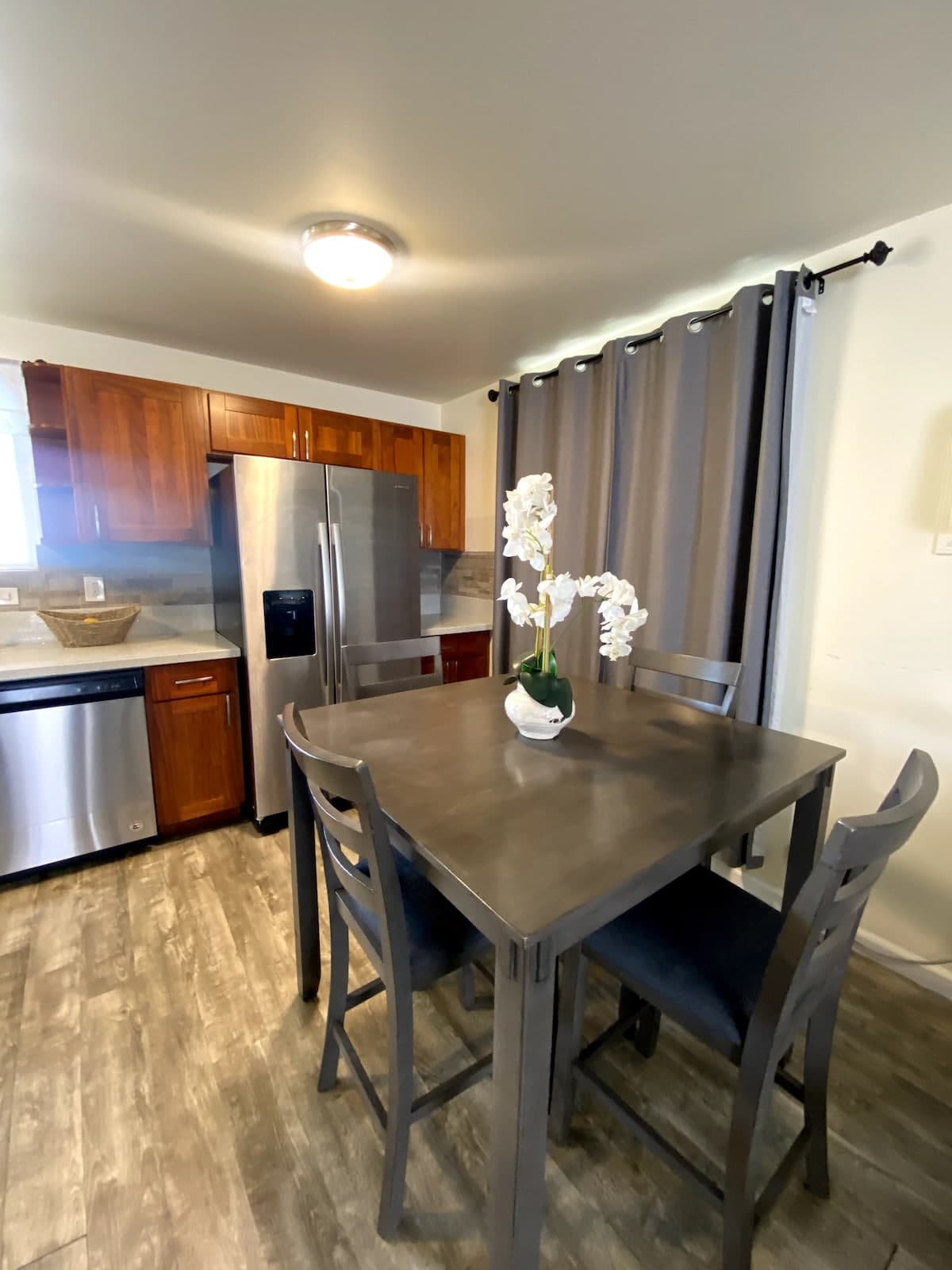 Lovely 1Br w/full size kitchen & free parking - Photo 5