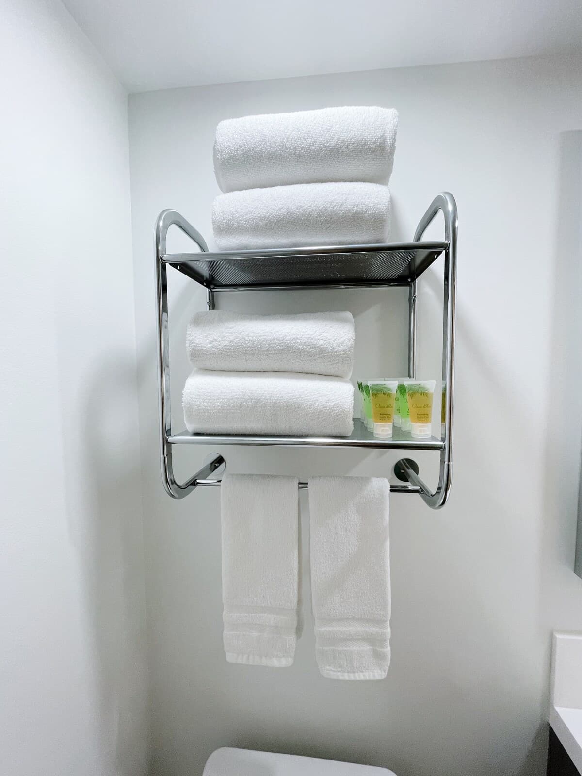 Condo in Honolulu · ★4.96 · Studio · 1 bed · 1 private bath - Photo 5