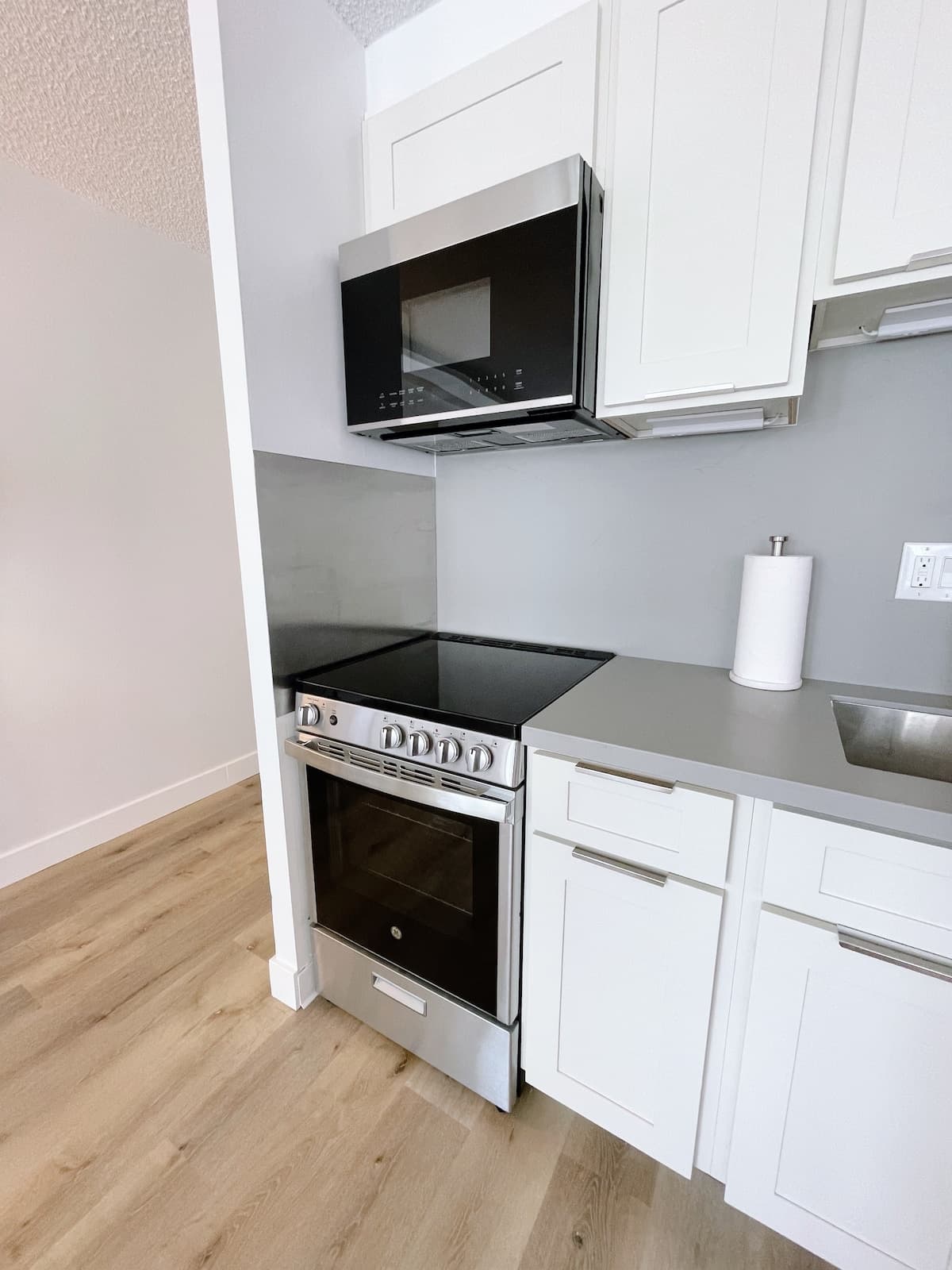 Condo in Honolulu · ★4.96 · Studio · 1 bed · 1 private bath - Photo 1