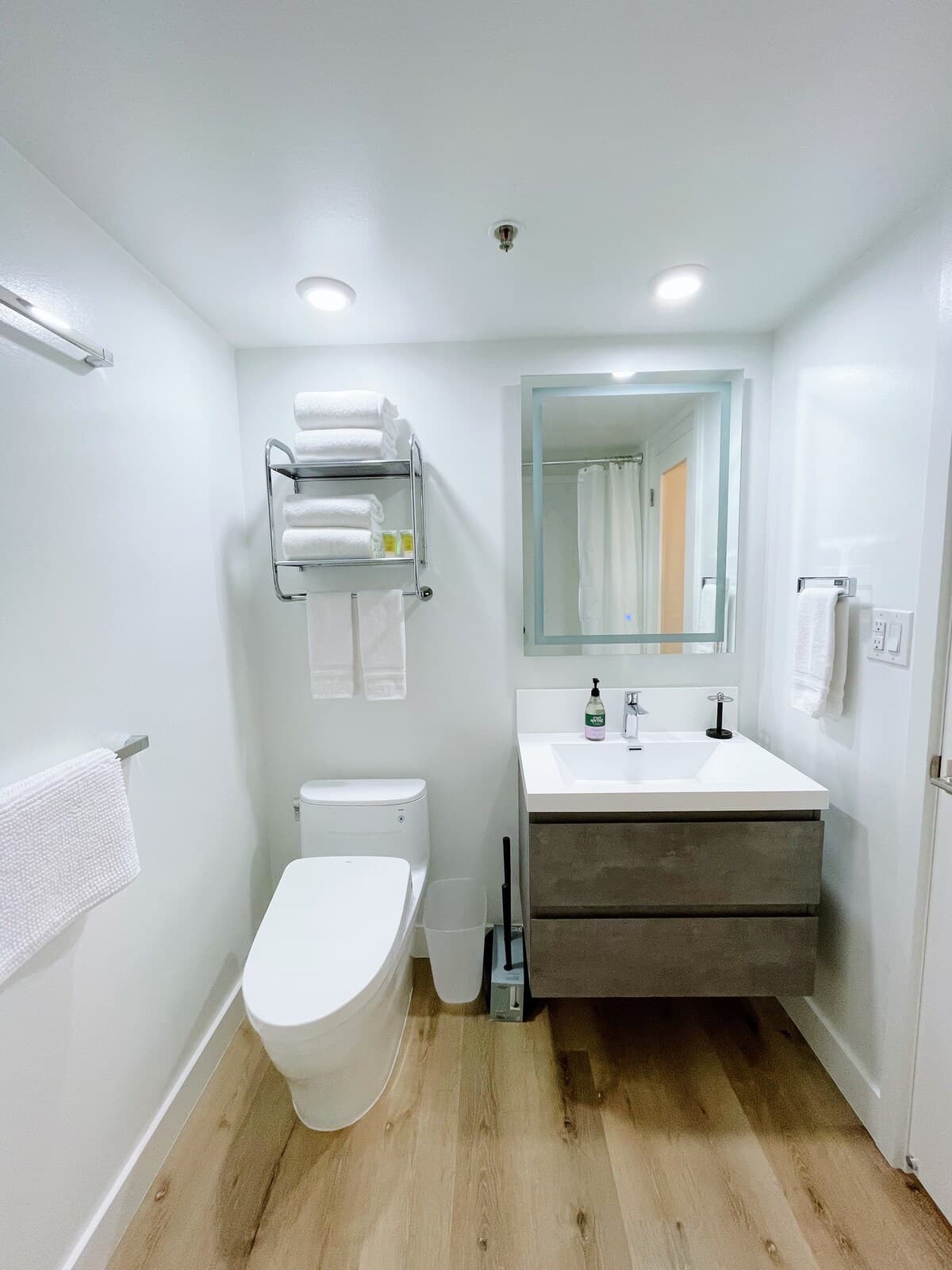 Condo in Honolulu · ★4.96 · Studio · 1 bed · 1 private bath - Photo 4