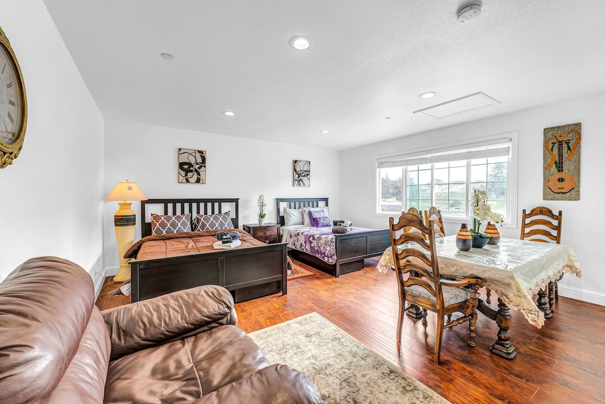 Spacious 2nd Floor Home, Stairs Required - Photo 4