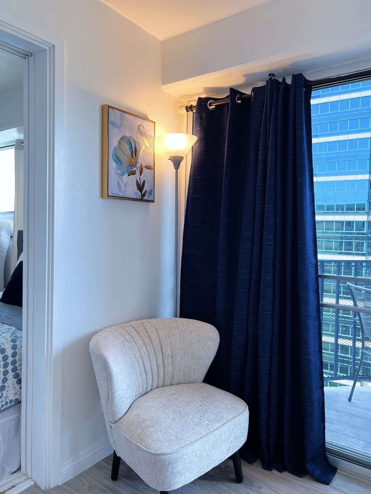 Remodeled 2BR 1BTH Condo w/ Canal View in Waikiki - Photo 3