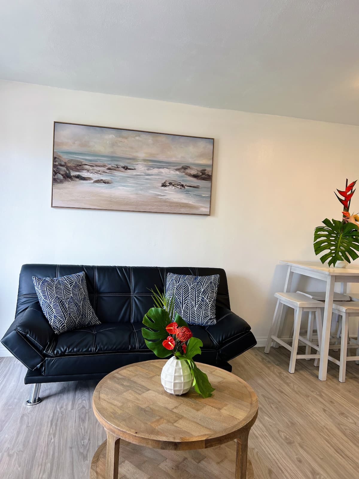 Remodeled 2BR 1BTH Condo w/ Canal View in Waikiki - Photo 1