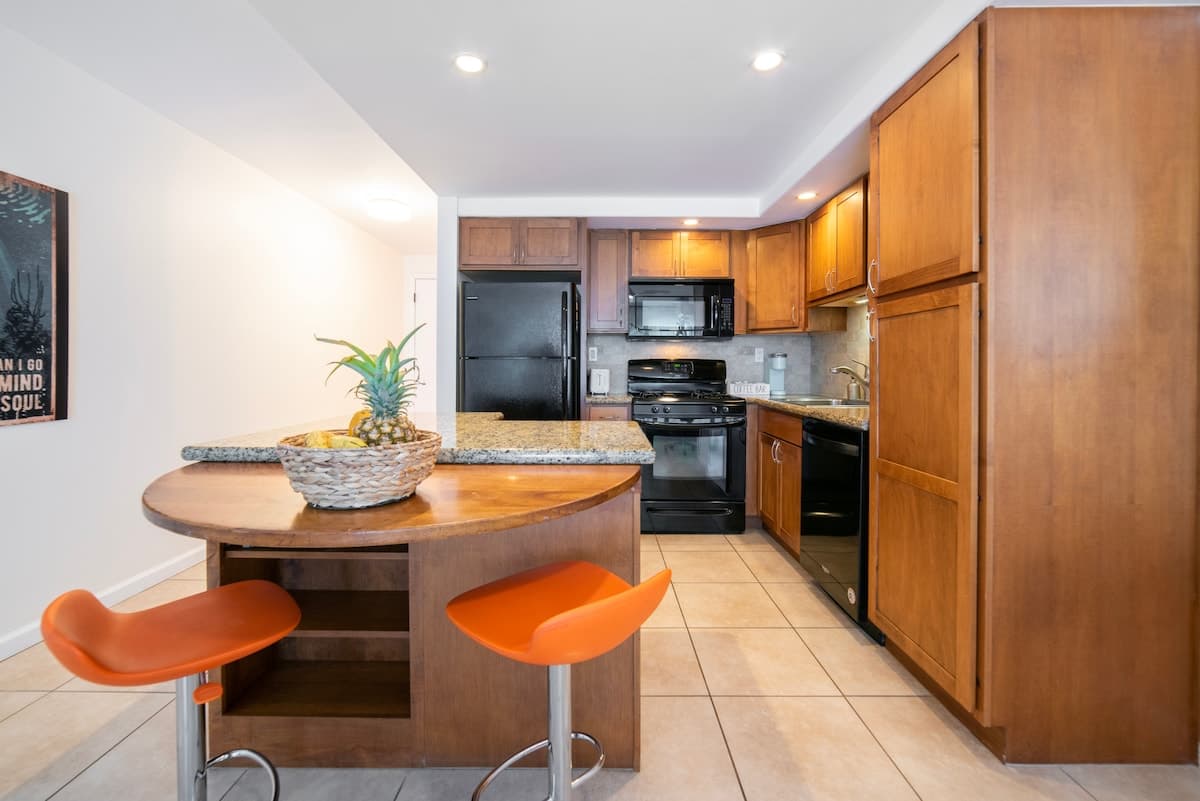 Condo in Kihei · ★4.99 · 1 bedroom · 2 beds · 1 bath - Photo 4