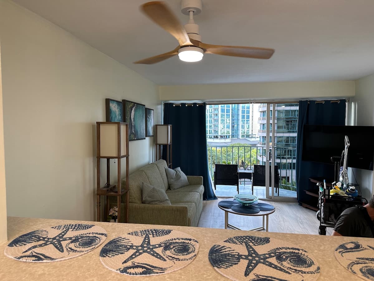 Welcoming Waikiki apt sleeps 6 FREE parking - Photo 3