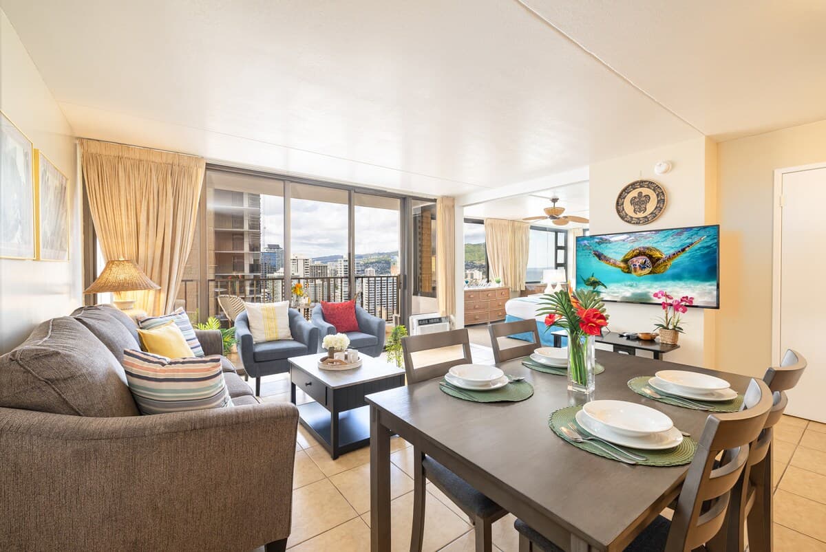 Condo in Honolulu · ★4.91 · 1 bedroom · 2 beds · 1 private bath - Photo 4