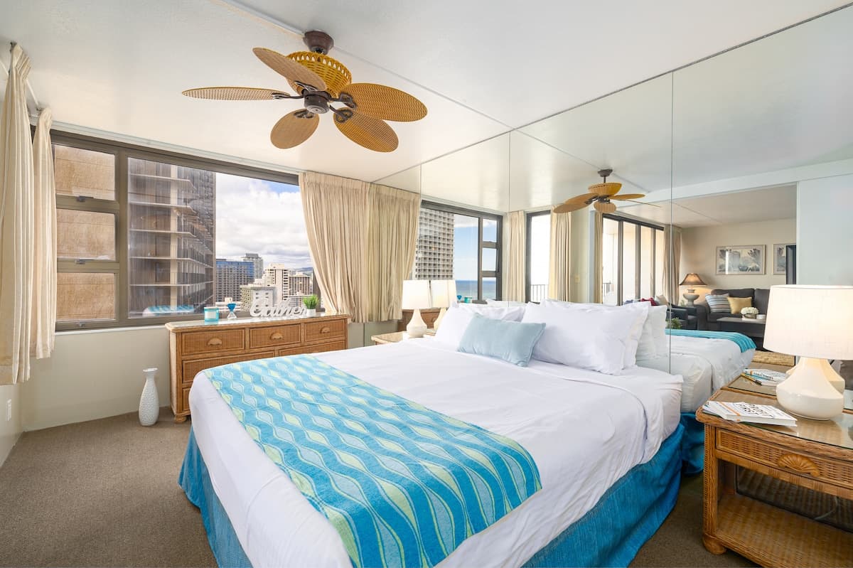 Condo in Honolulu · ★4.91 · 1 bedroom · 2 beds · 1 private bath - Photo 1