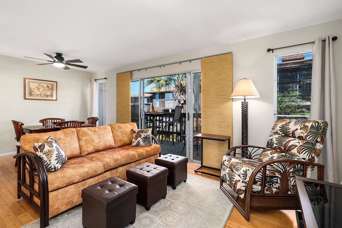 Condo in Kailua-Kona · ★5.0 · 1 bedroom · 2 beds · 1.5 private baths - Photo 2