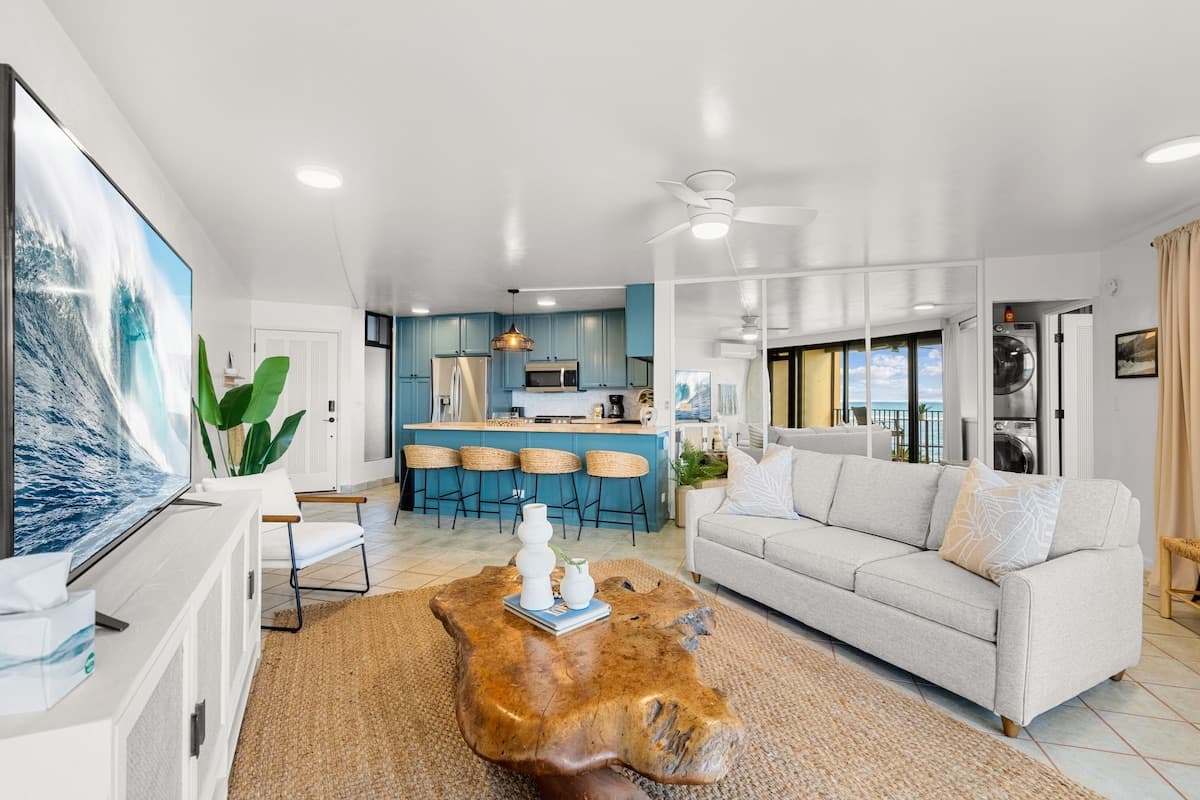 Condo in Wailuku · ★4.98 · 1 bedroom · 2 beds · 1 bath - Photo 4